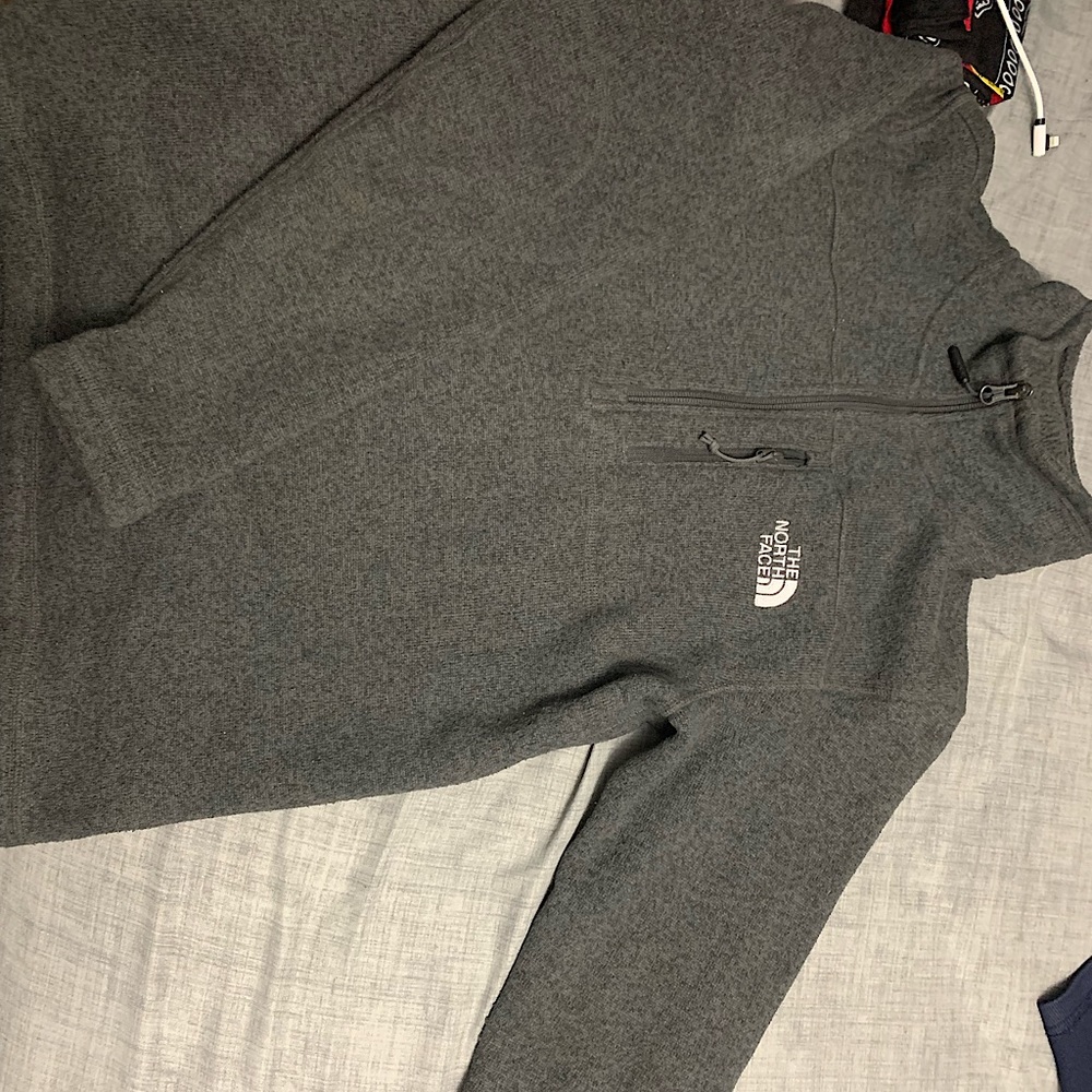 Small North Face Pull Over